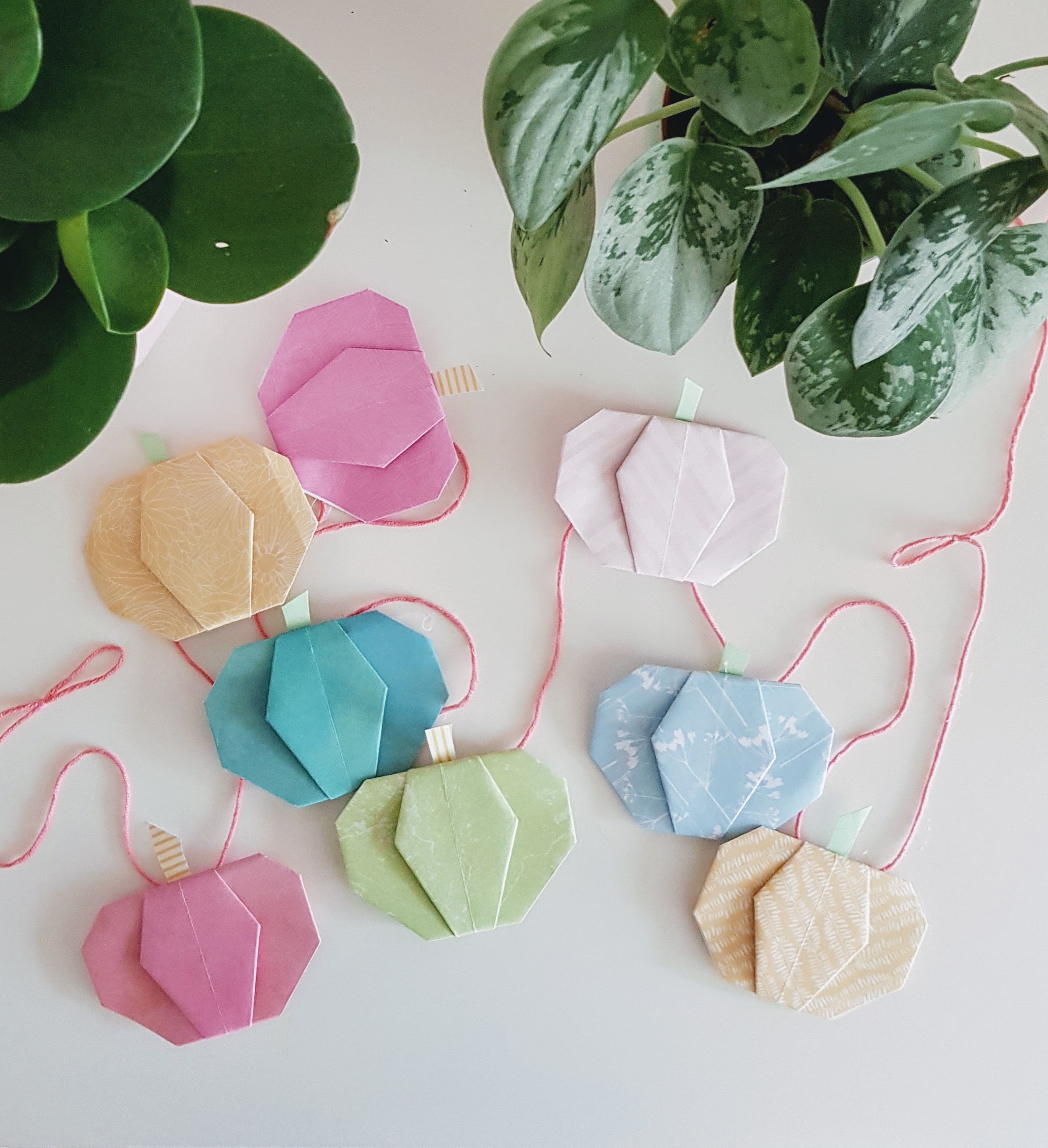 DIY // Origami Pompoen Slinger